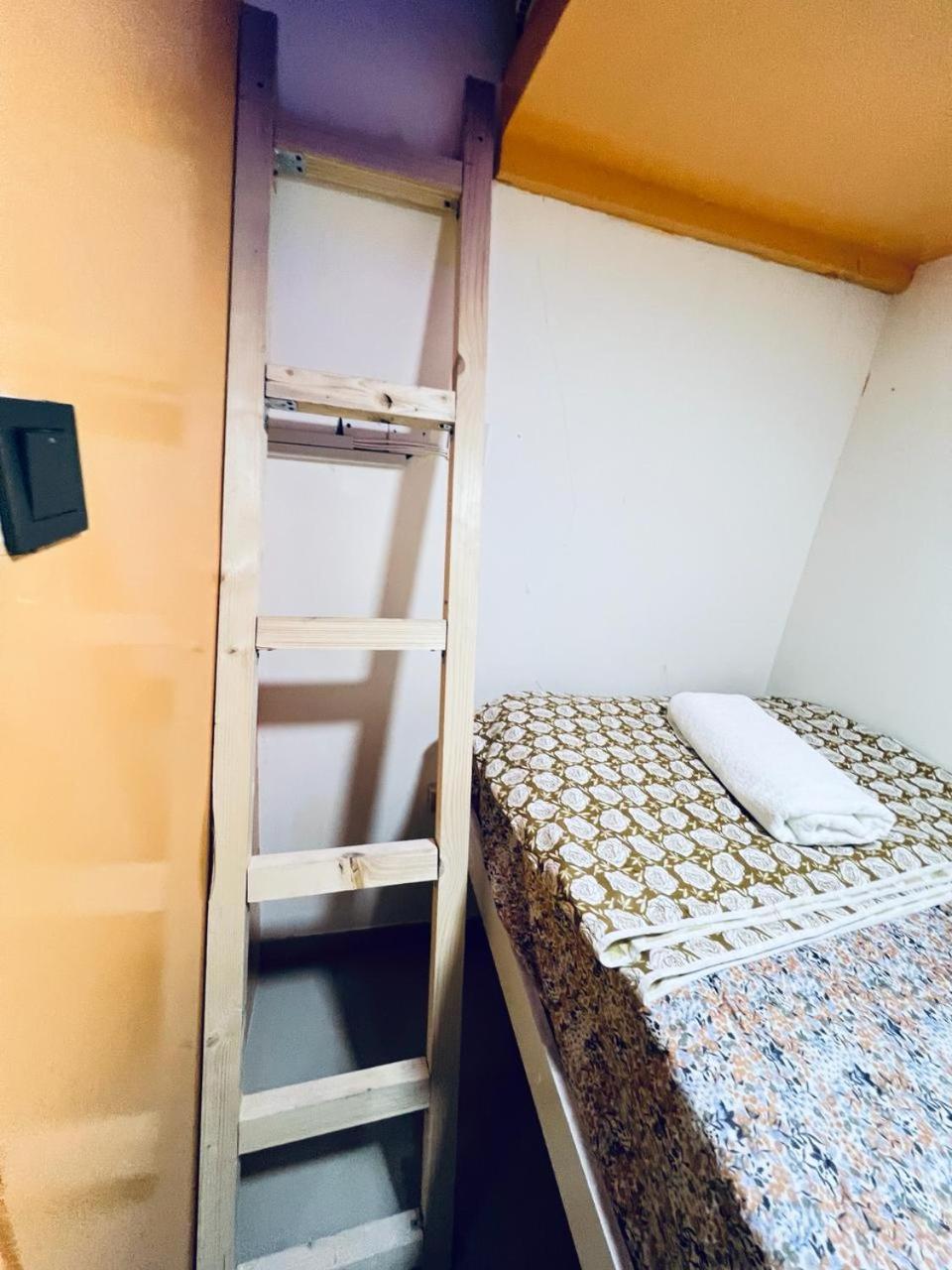 Apartamento Moon Backpackers Burjman Exit 2, Family Partitions, Loft Partitions, Dubái Exterior foto