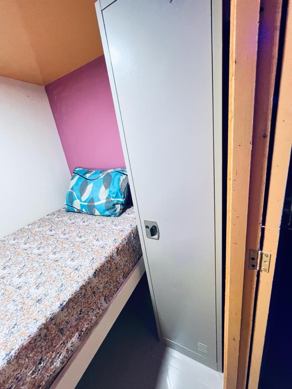 Apartamento Moon Backpackers Burjman Exit 2, Family Partitions, Loft Partitions, Dubái Exterior foto