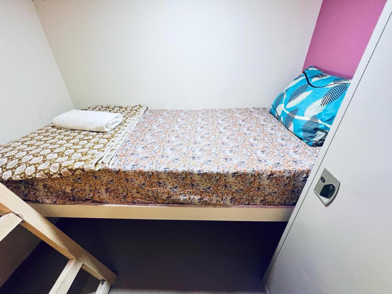 Apartamento Moon Backpackers Burjman Exit 2, Family Partitions, Loft Partitions, Dubái Exterior foto