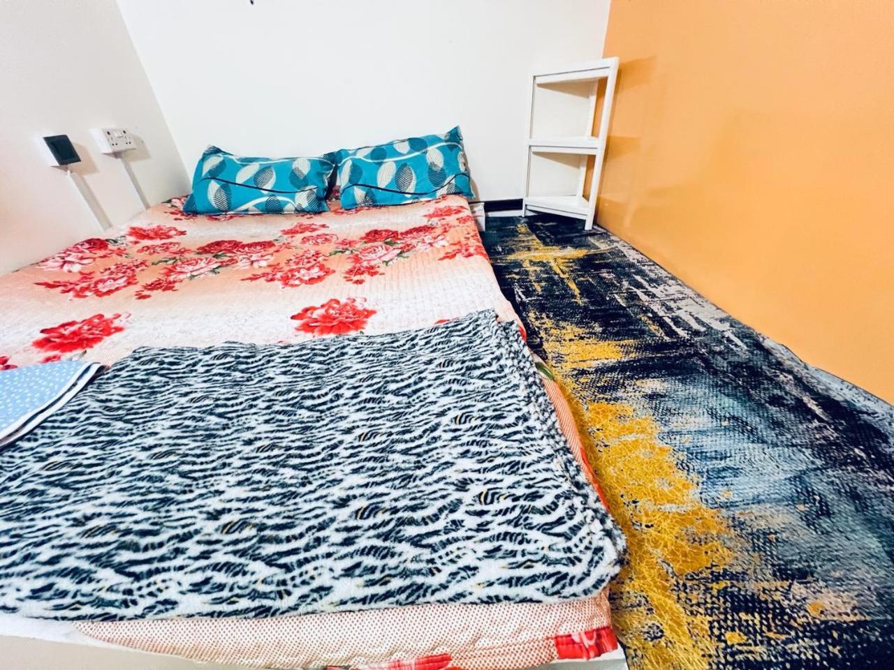 Apartamento Moon Backpackers Burjman Exit 2, Family Partitions, Loft Partitions, Dubái Exterior foto