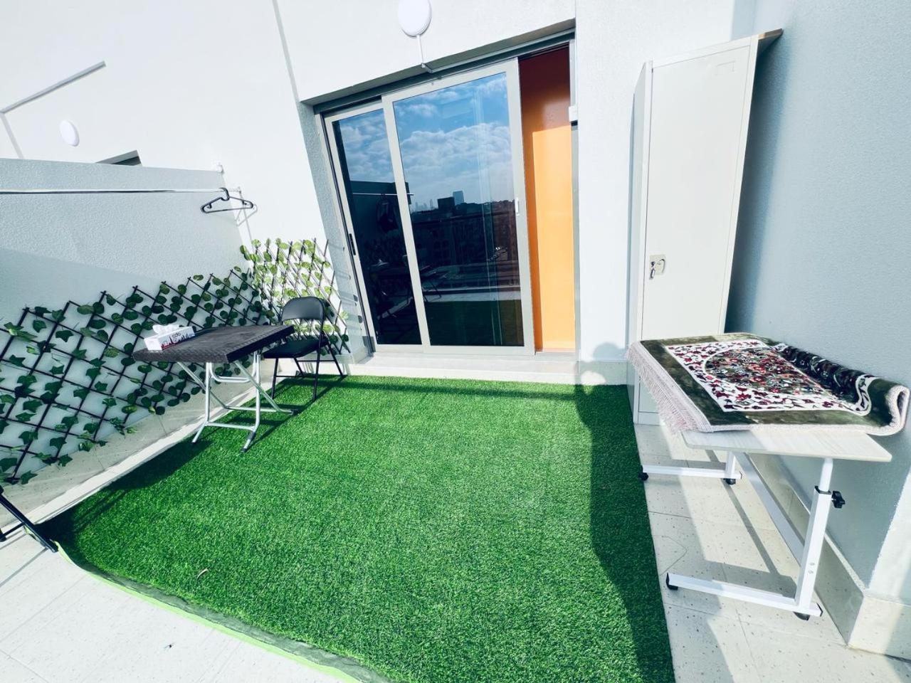 Apartamento Moon Backpackers Burjman Exit 2, Family Partitions, Loft Partitions, Dubái Exterior foto